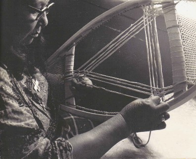 Elisabeth Flamand weaving the mid-section of a pair of square-toe snowshoes ; Manoune , Quebec 1979 ; photo Henri Vaillancourt 